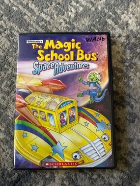Scholastic The Magic School Bus Space Adventures - Purple & Yellow Cover